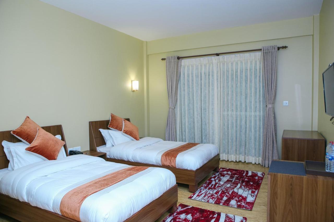 Om Gaura Hotel Pokhara Exterior foto